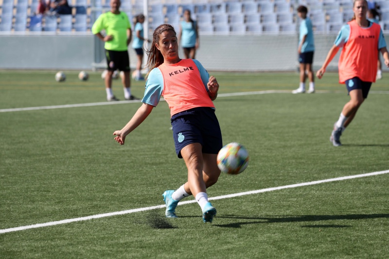 Cristina Baudet comença a entrenar amb el grup