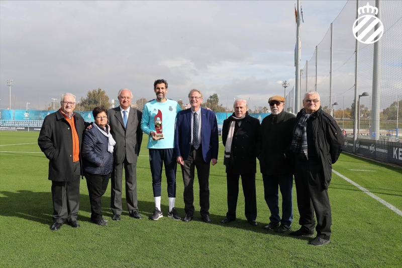 Diego López i Inés Juan, premiats per la penya Economistes Pericos