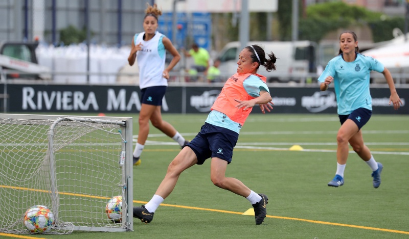 Dulce comença a entrenar amb el grup