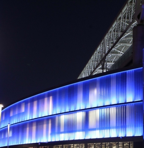 L’RCDE Stadium es vesteix de blau per l’autisme