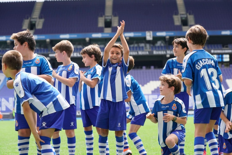 La RCDE Escola Dani Jarque clausura el curs a l'estadi