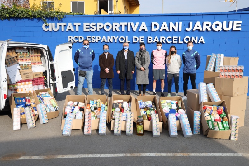 L'Espanyol fa entrega del Aliments Solidaris a l'Ajuntament de Sant Adrià