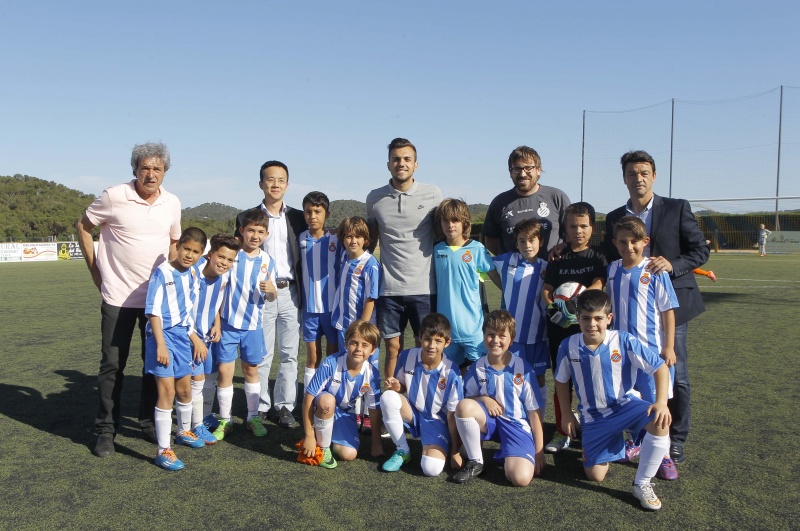 Joan Jordán apadrina l'Escola RCDE Costa Brava