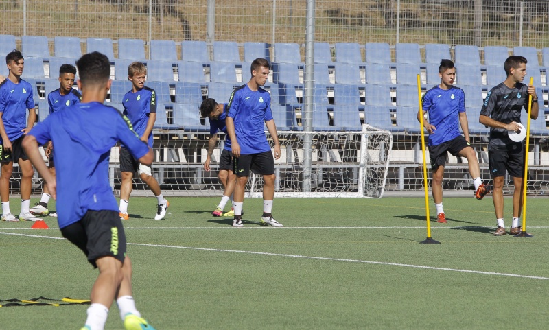 Rubén Enri renova fins al 2020 i jugarà cedit al CF Badalona