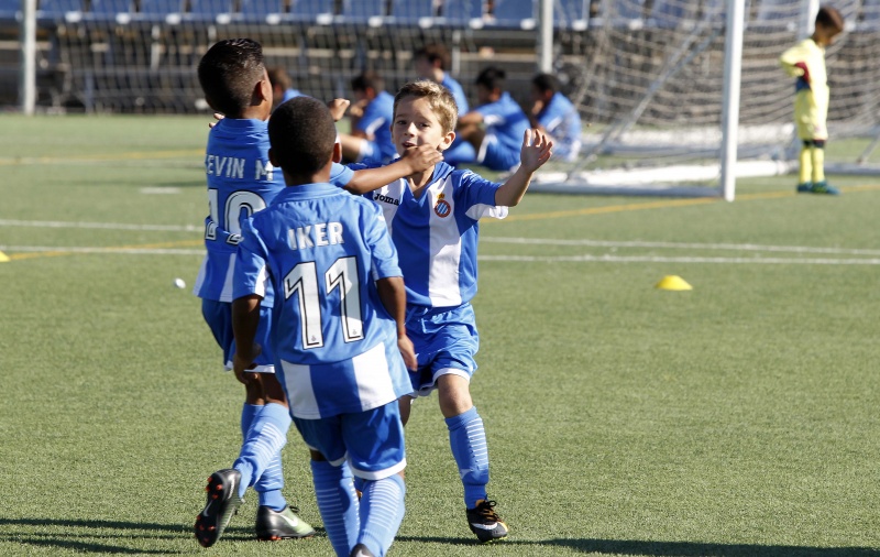 Primers partits a l’Escola RCDE de la CE Dani Jarque