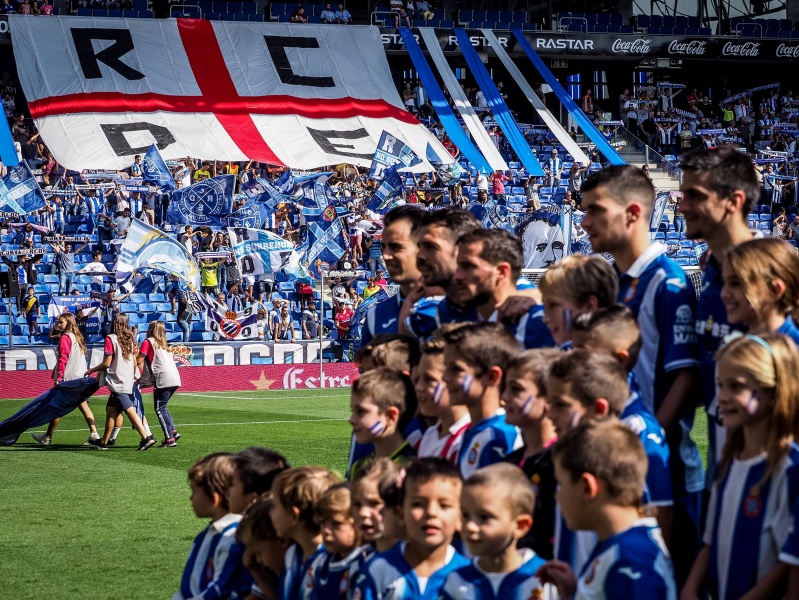 “PER UN RCDE STADIUM BLANC-I-BLAU”