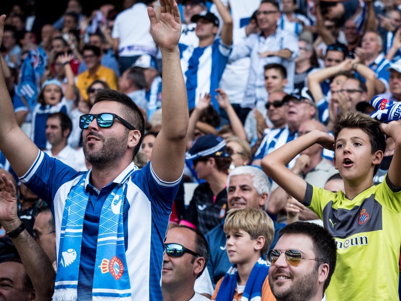 Que ho vegi el món: volem un RCDE Stadium blanc-i-blau!