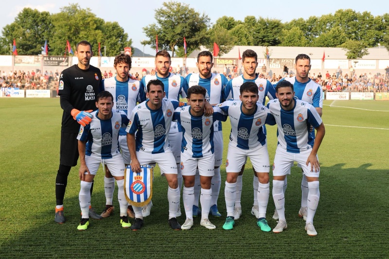 Reserva la teva foto amb el primer equip