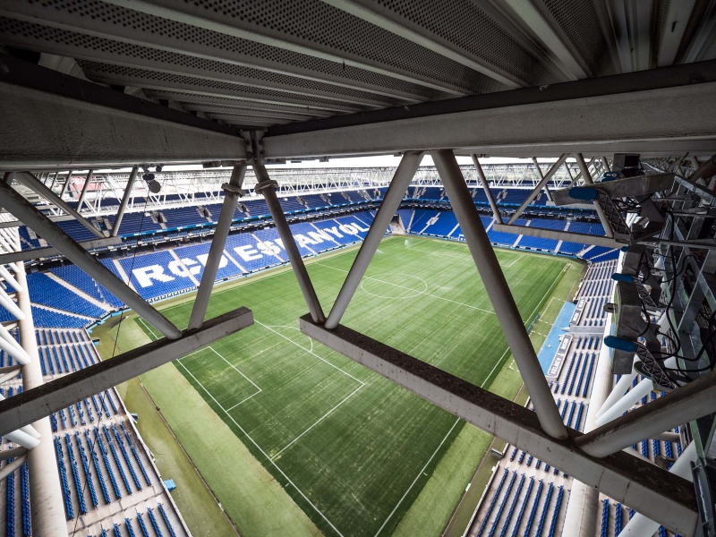 Segueixen els avenços en el canvi d'il·luminació del RCDE Stadium