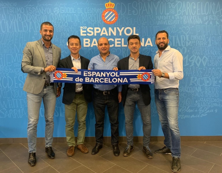 En marxa, la RCD Espanyol de Barcelona Academy Tizi Ouzou